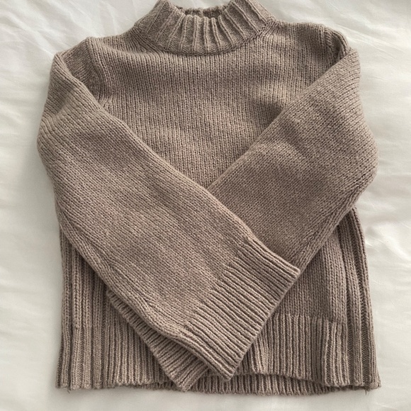 Banana Republic Mock-Neck Sweater - Picture 4 of 5